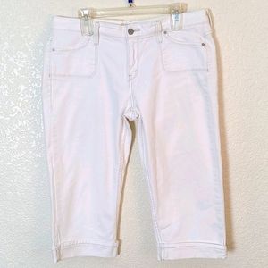 Levi's Capris for Women - Poshmark